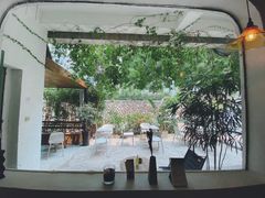 -彳亍咖啡·这里(水湾路店)