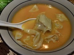 金汤黄鱼馄饨-蟹黄鱼·楼上面馆(外滩中央旗舰店)