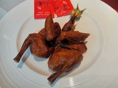 沙田玻璃乳鸽-馋遇江南·精致湖景雅宴(东方之门店)