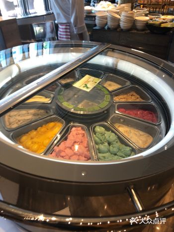 有冰激凌的自助餐才是高级自助餐