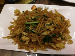 鸡蛋炒土豆丝-合合春饼·酱骨·东北菜(潘家园店)