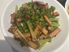 -阿瓦山寨·湘菜现炒·剁椒鱼头王(咸阳总店)