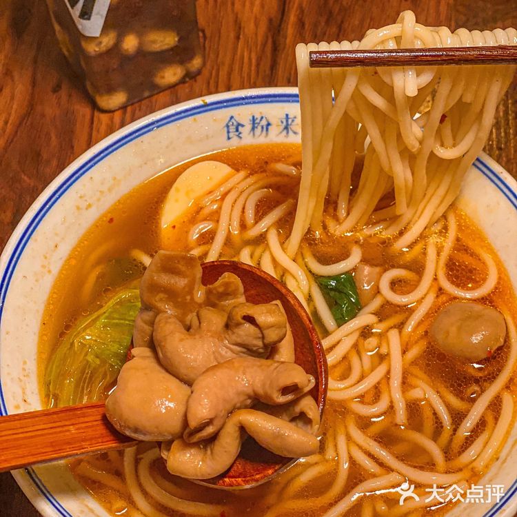 暴雨天也要来吃的肥肠粉太好嗦 