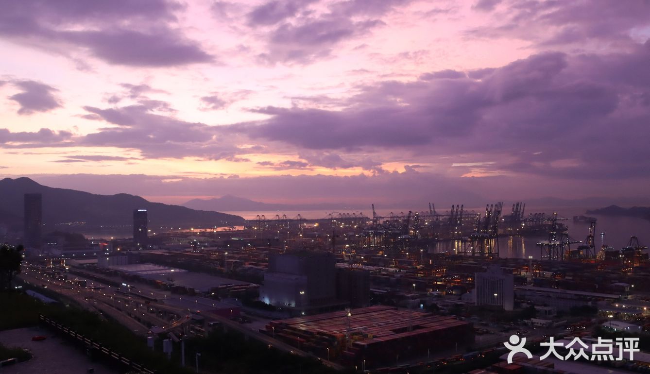 盐田港的夜与日出清晨 尽收眼底