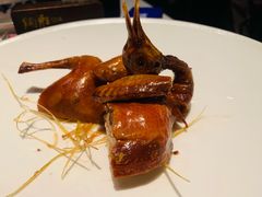 爆汁香茅乳鸽-炳胜品味(深圳万象城店（罗湖）)