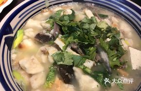 Qian County Lamb Soup with Flatbread