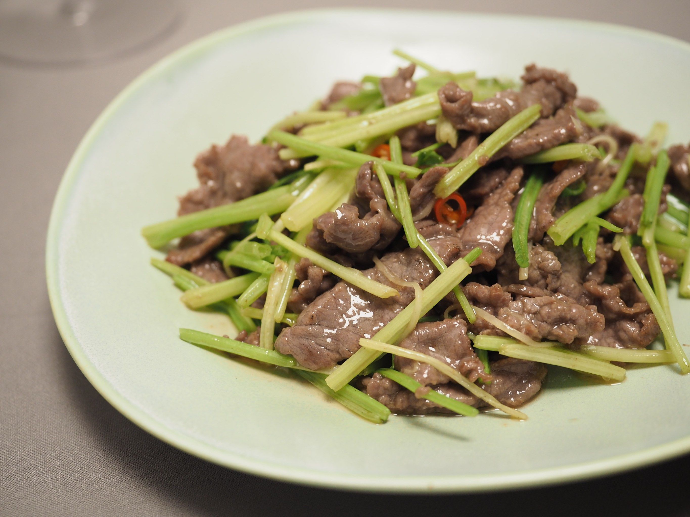 潮州菜馆的嫩姜炒黄牛肉,鲜嫩多汁,姜香浓