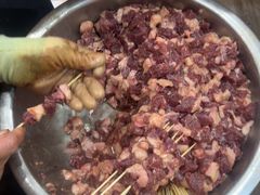 -哈尔滨小酒馆·鲜肉现穿自助烧烤(康新花园店)
