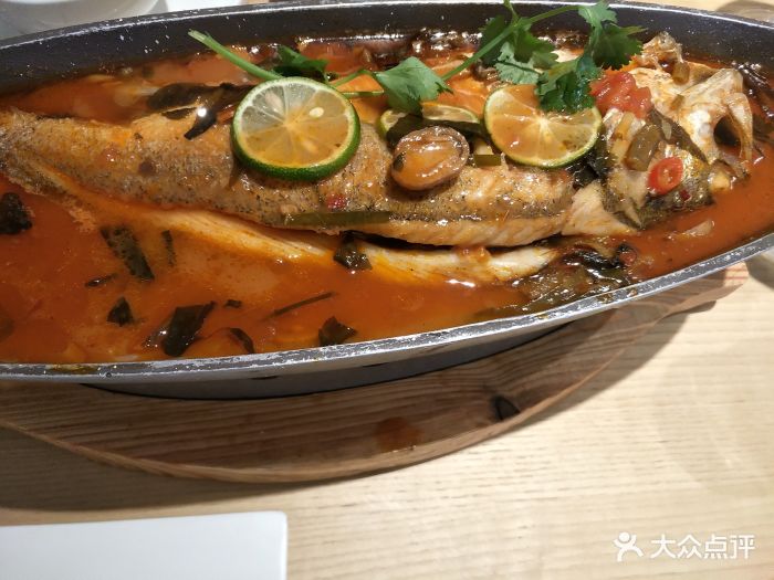 肥肥榴·新加坡风味餐厅(岗顶店)冬阴功汤鲈鱼图片 第3130张