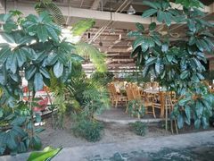 -红栌温泉山庄生态美食餐厅