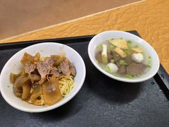 -松树干拌面店
