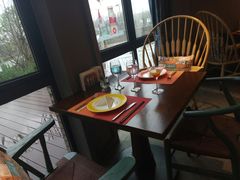 靠窗位-盐官日光域房车营地·有盐餐厅