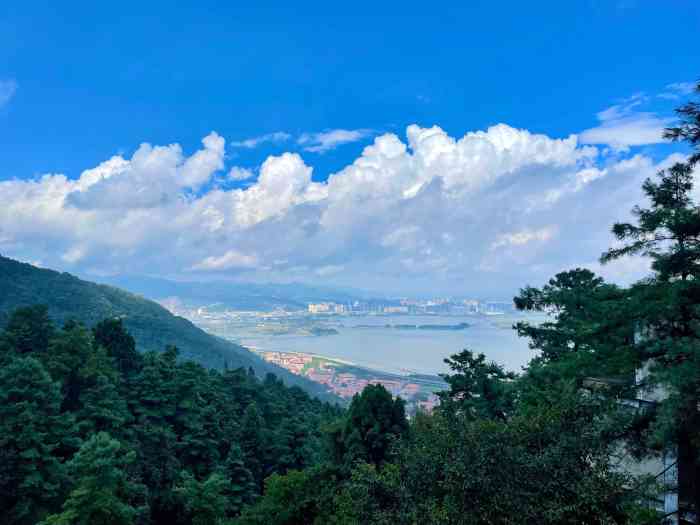 昆明滇池国家级风景名胜区西山景区-"西山风景区位于昆明市西郊15公里
