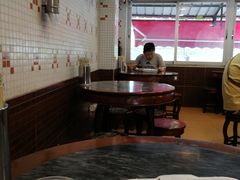 大堂-西华美食•老广烧腊(百灵路店)