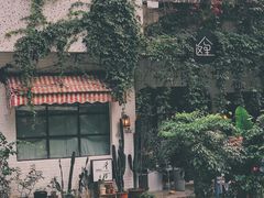 -彳亍咖啡·这里(水湾路店)