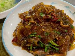 香菜肉丝粉皮-八张桌子(老店)