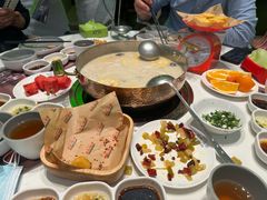 -洪氏嗨捞·广东猪肚鸡·椰子鸡火锅(西咸万象城店)