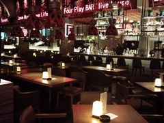 -FOUR PLAY BAR