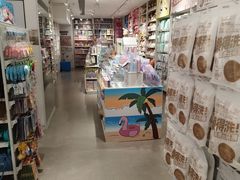 -名创优品(北京新中关购物中心地铁层店)