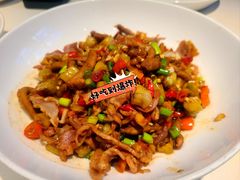 -阿瓦山寨·湘菜现炒·剁椒鱼头王(咸阳总店)