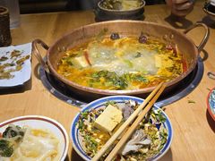 -洱火云南酸菜牛肉火锅(石景山当代商城店)