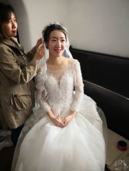 拖尾-觅白婚纱礼服馆