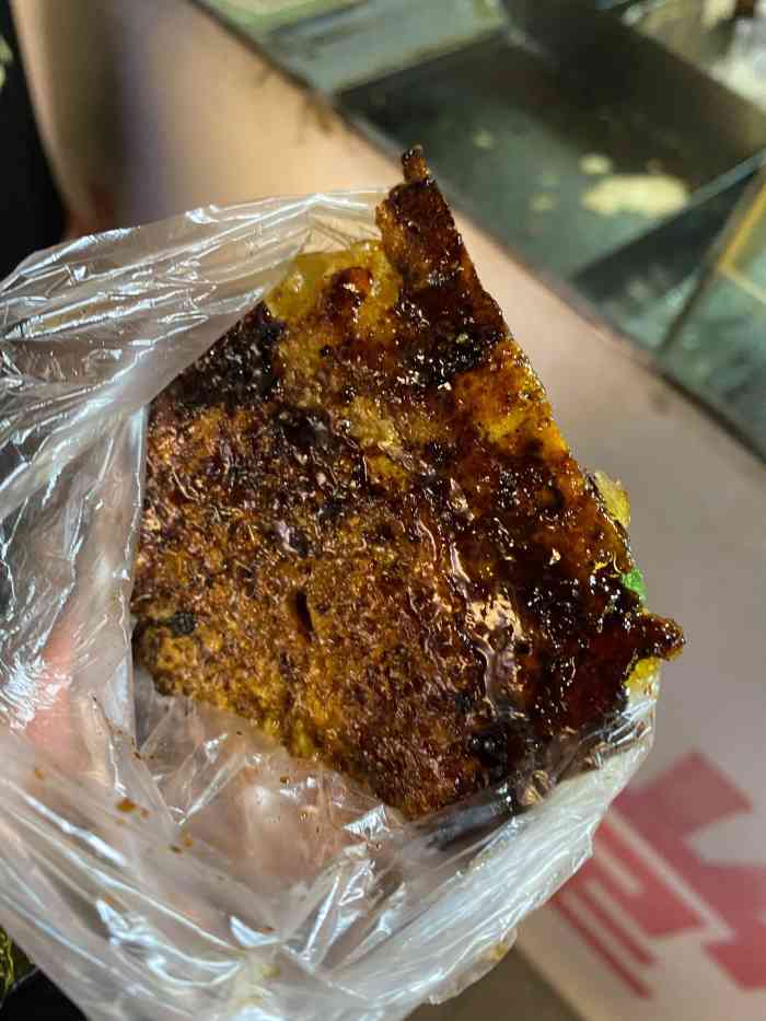 庙前街美食城"仿古街比较有特色 古香古色 桥梁设计类似.