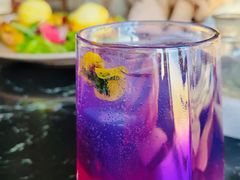 紫菠萝蝶豆花白茶气泡汁-The Rug Cafe(王府中环店)