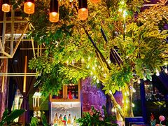 -FOUR PLAY BAR