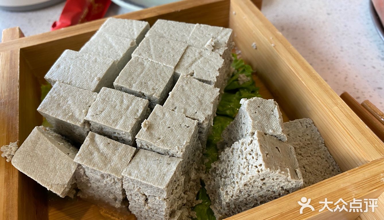 青岛看海的铜锅火锅店