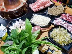 -果松木炭酸菜铜火锅·外婆参鸡汤