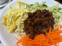 炸酱刀削面-台北楚楚园馅饼粥(虹桥南丰城店)
