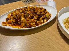 宫保鸡丁-渝信川菜 · 川味家常菜(财富购物中心店)