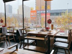 靠窗位-蓉语串串火锅(振兴路店)