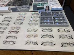 -罗伯特眼镜·蔡司官方授权(罗湖国贸店)