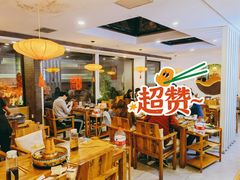 大堂-毛辣果·贵州红酸汤牛肉火锅(西单店)