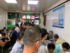 等位区-清真白建强牛肉面(金雁花园店)