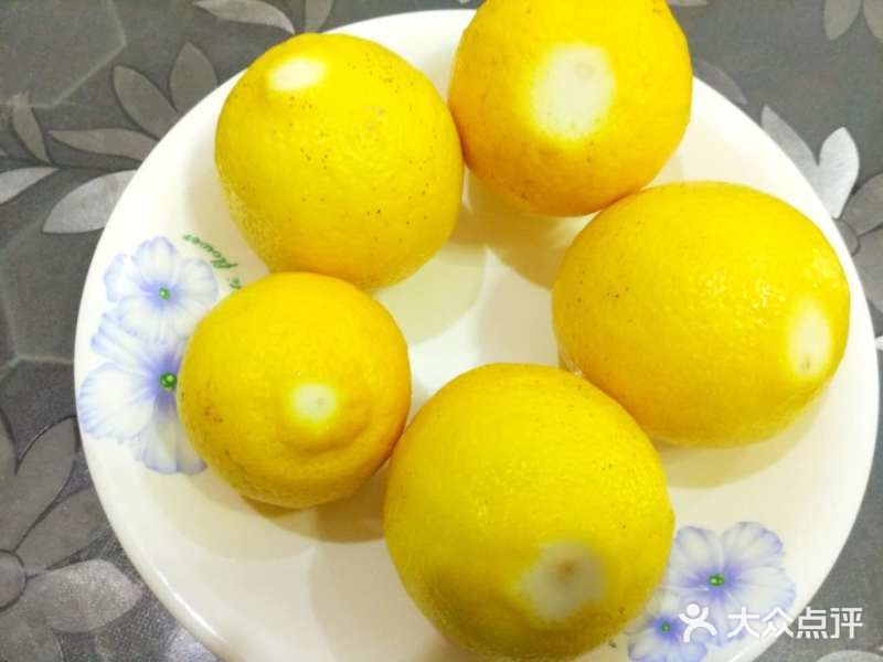 美女们夏季美白、减肥、冰糖柠檬茶
