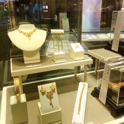 -周大福CHOW TAI FOOK(宝山苏宁易购店)