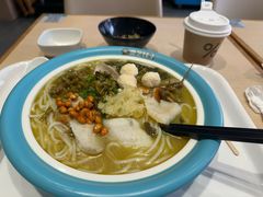 -灵芝妹子海鲜米线(劳动公园店)