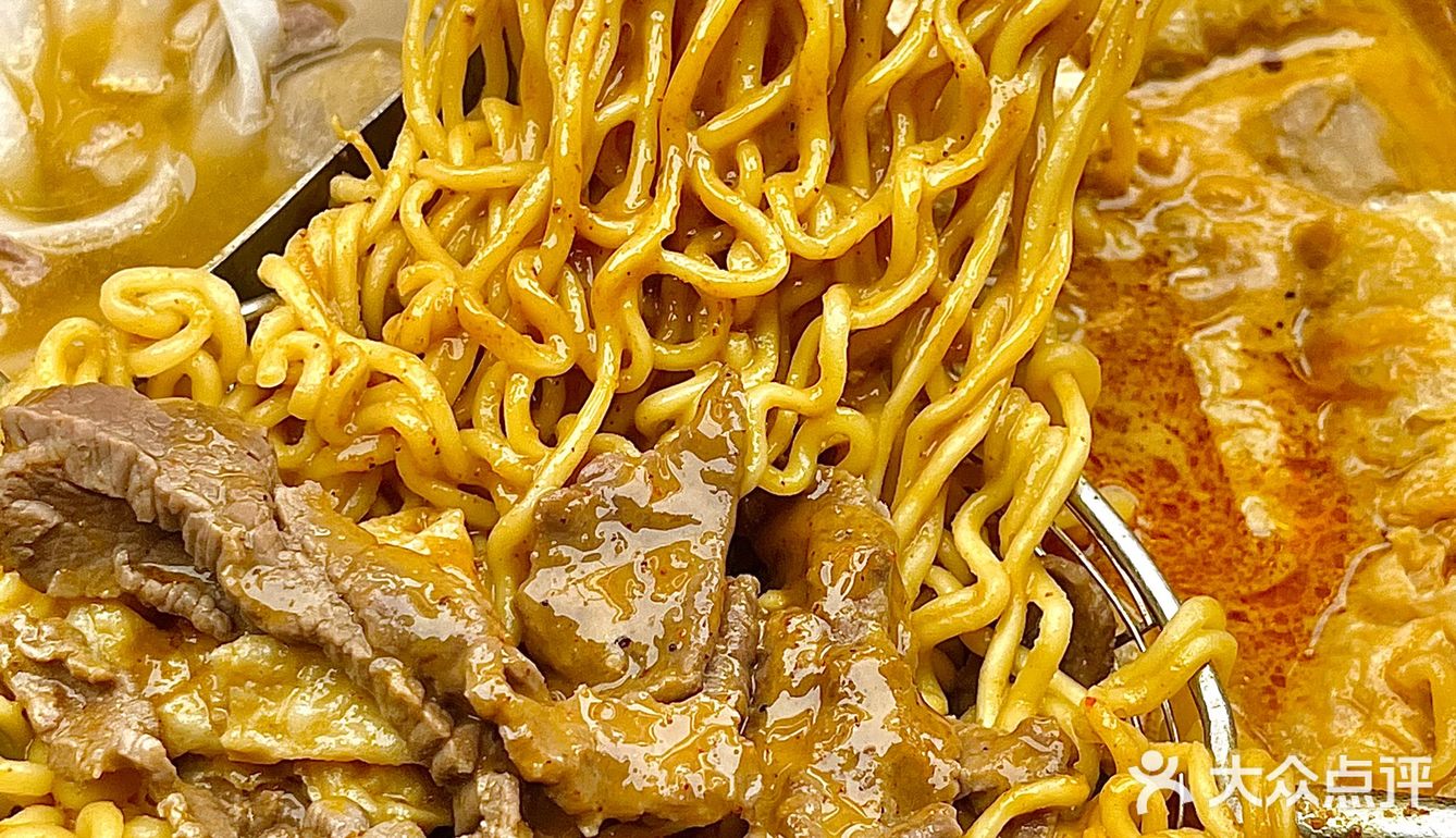 上海plmm谁还没吃过🍜牛肉沙茶拌面巨巨巨香！