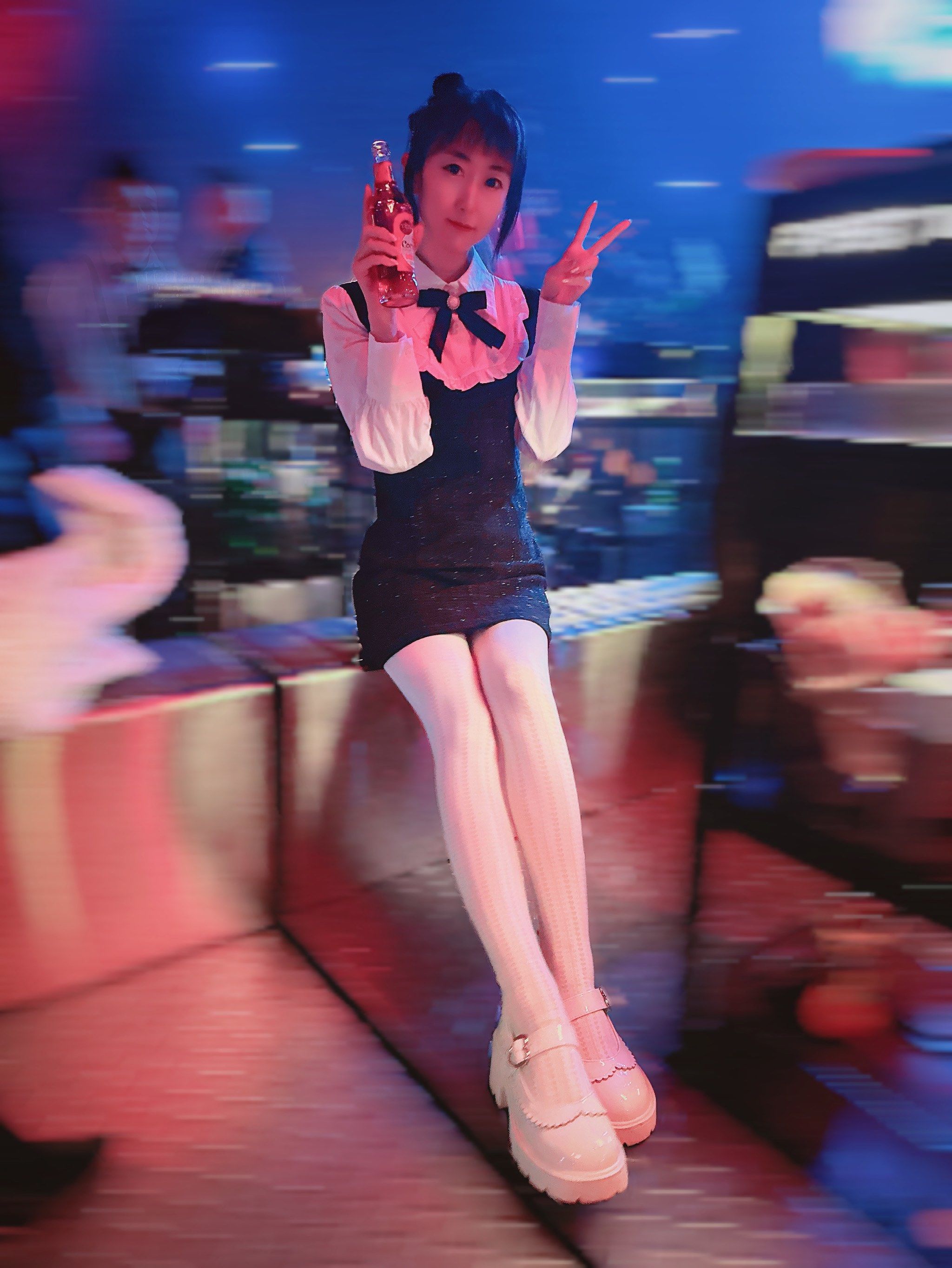 在firstfly club嗨翻天