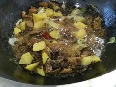 -粘豆包柴火铁锅炖