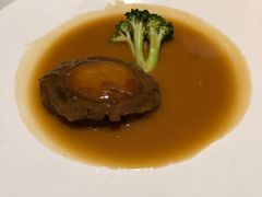 古法扣活鲜鲍鱼皇（中：698+10%）-皇朝会.经典传统粤菜(外滩店)