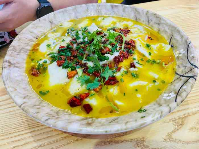 品轩吊锅饭(万力时代店"今日打卡万力时代白鱼赤乌吊锅饭 记得第一.