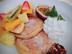 松饼配水果-Fern Forest Cafe