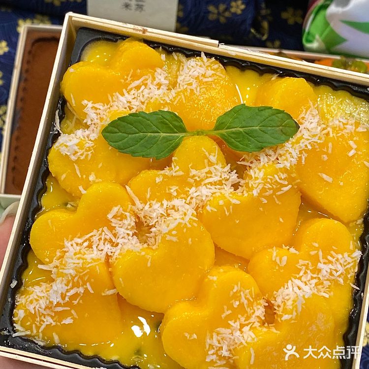 在深圳！！吃到了满满水果提拉米苏🤤