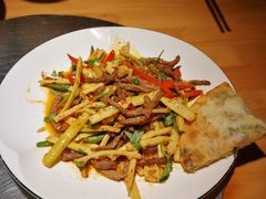 -大众跷脚牛肉馆·非遗传承单位(峨眉山店)