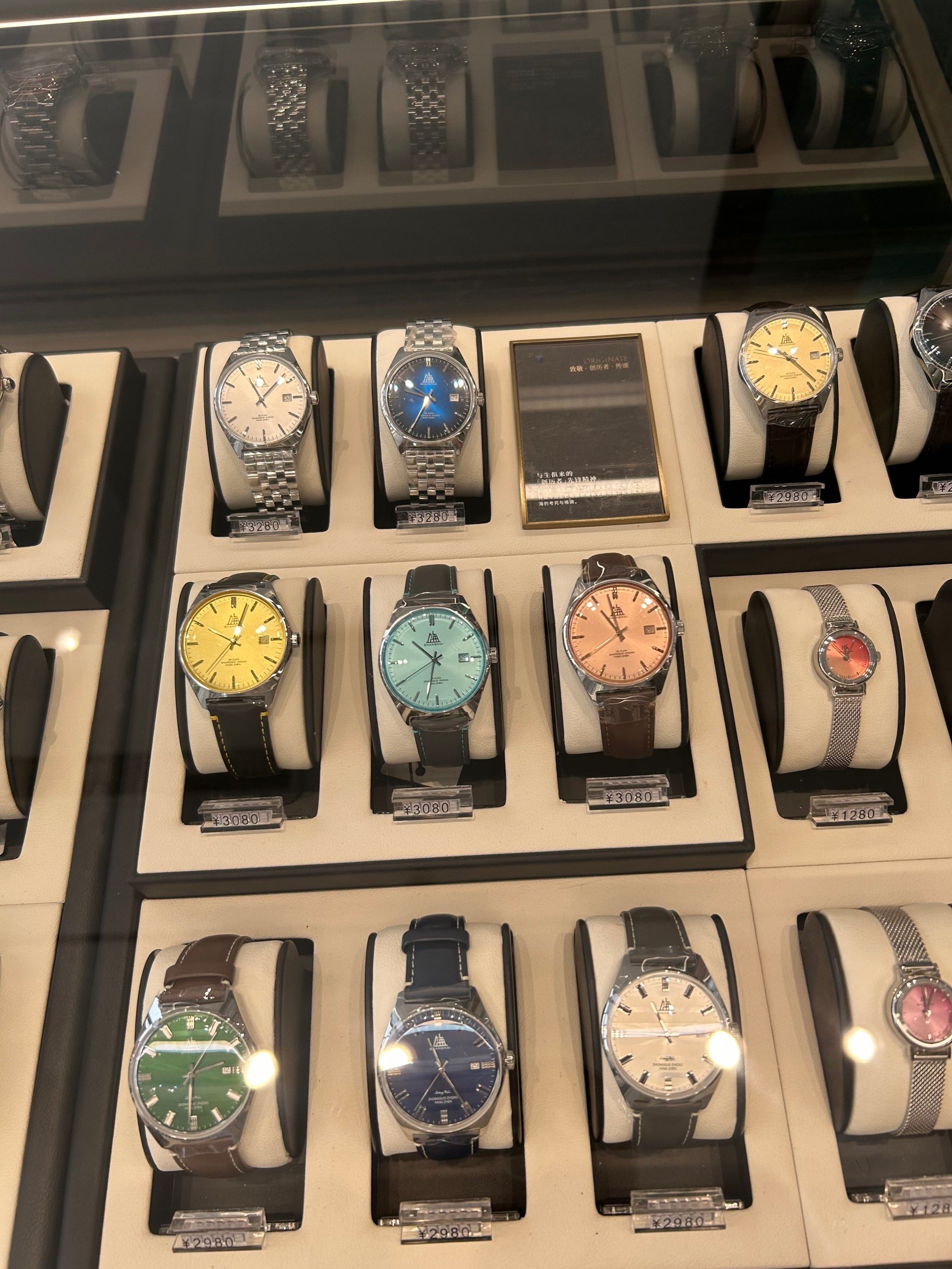 上海表店内环境非常干净 服务态度非常热情