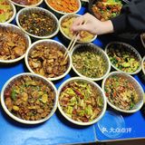 特别推荐没有上菜单的私房菜土匪猪肝、香辣猪脸肉！